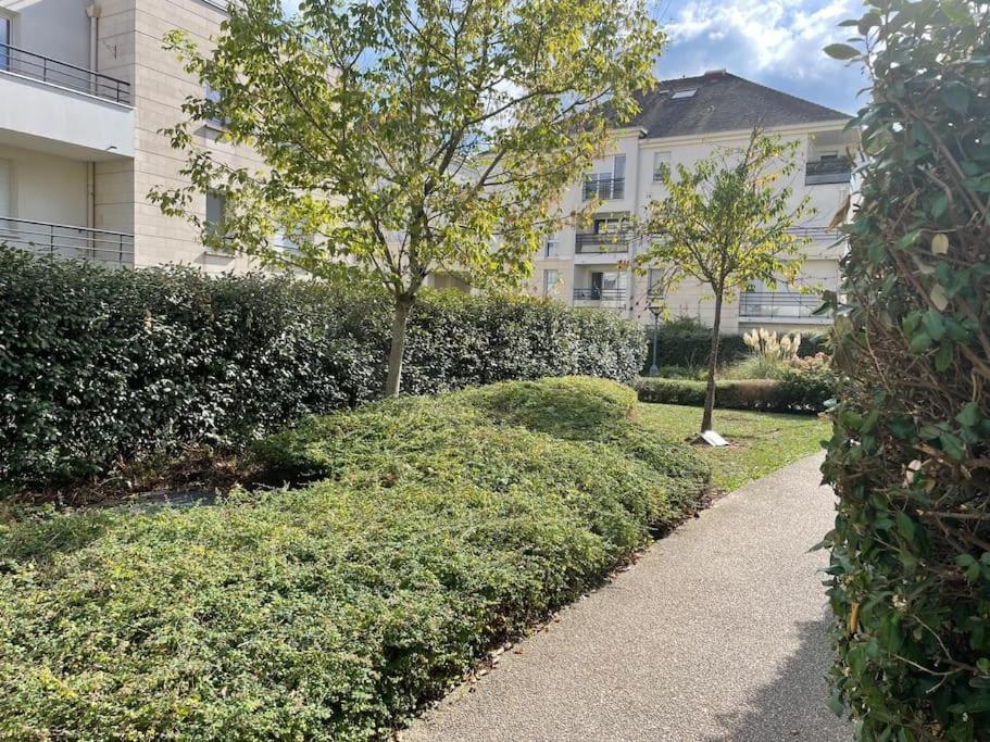 Studio 28 M2 & Jardin Privatif 20 M2 Montigny-le-Bretonneux Exterior photo