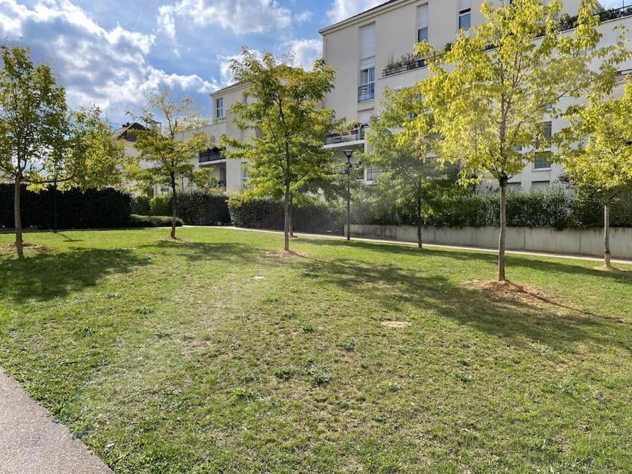 Studio 28 M2 & Jardin Privatif 20 M2 Montigny-le-Bretonneux Exterior photo